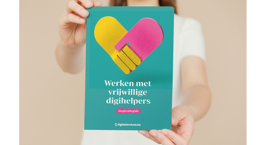 mockup_brochure_digihelper.png
