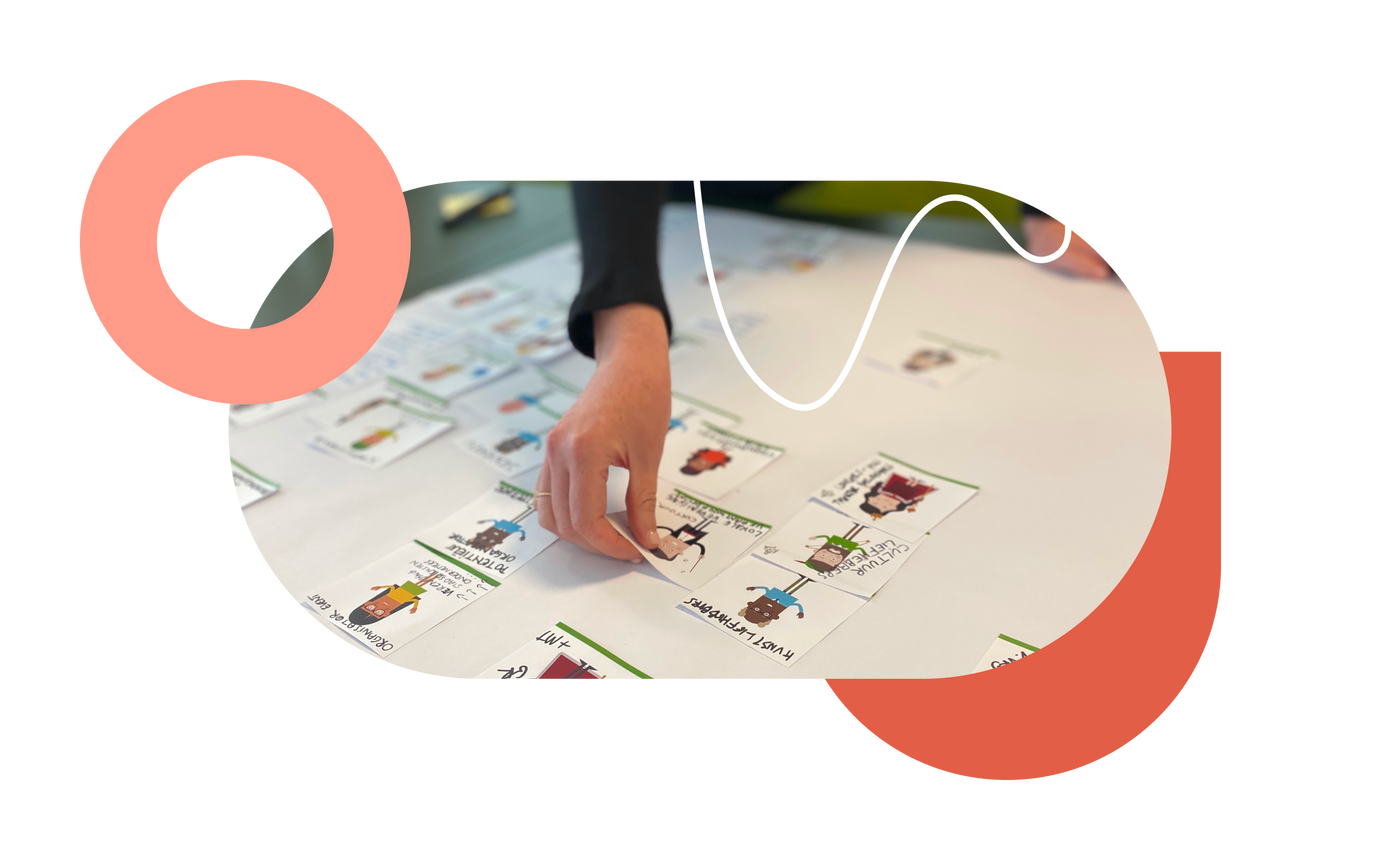 Iemand vult een stakeholder map aan