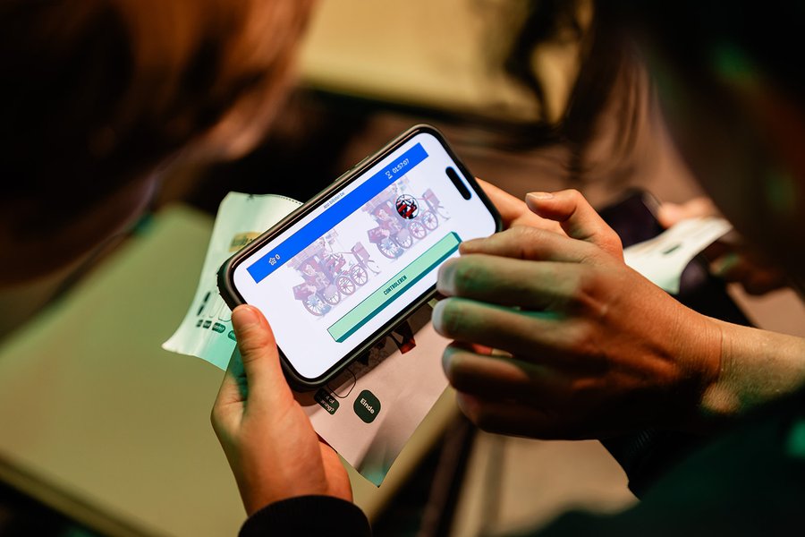 Kind doet de digitale zoektocht