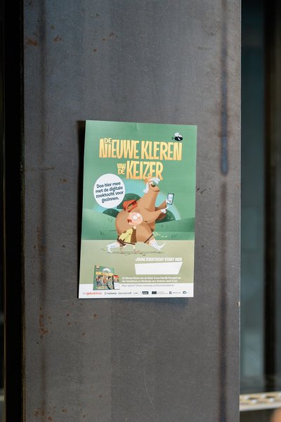Kind doet de digitale zoektocht