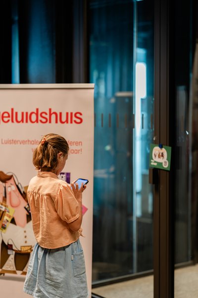 Kind doet de digitale zoektocht