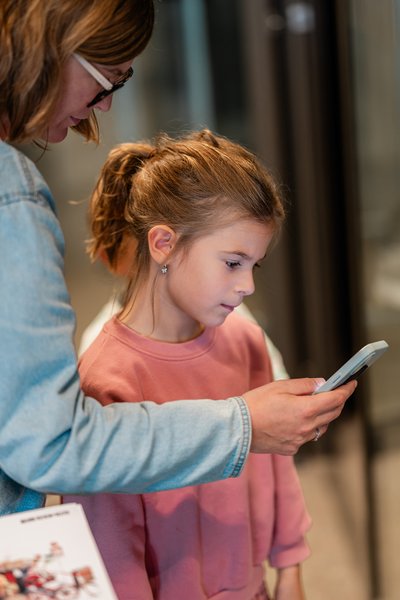 Kind doet de digitale zoektocht