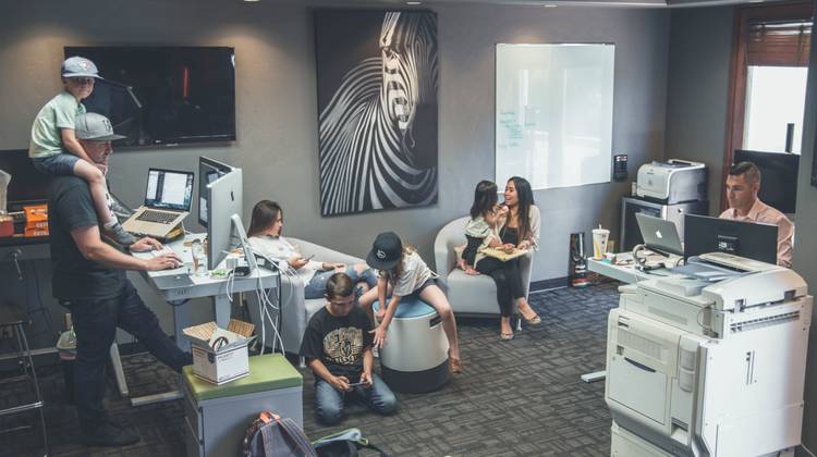 Hoe groeien kinderen en jongeren op met media?