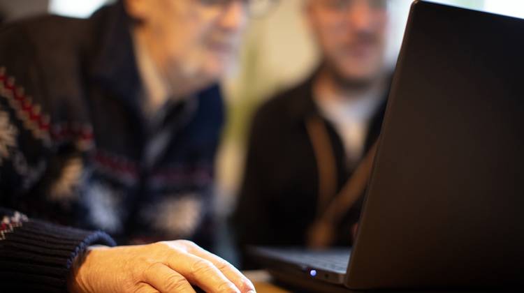 Hoe zet je een uitleendienst voor digitale toestellen op?